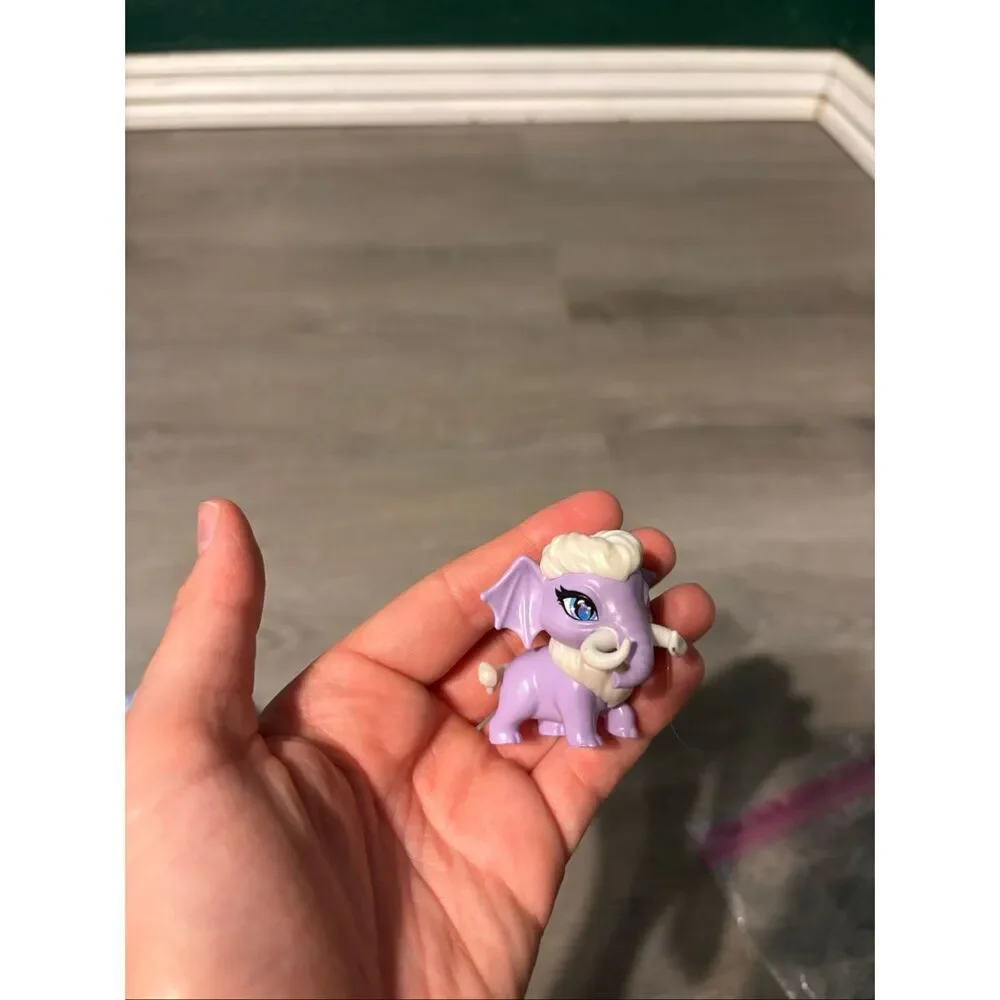 Monster High G3 Abbey Bominable Doll with Pet Mammoth, Sunglasses & Accessories